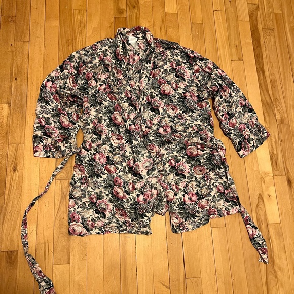 Vintage Victoria’s Secret 100% Silk 3 Piece Sleep Set Size Small - Picture 5 of 5